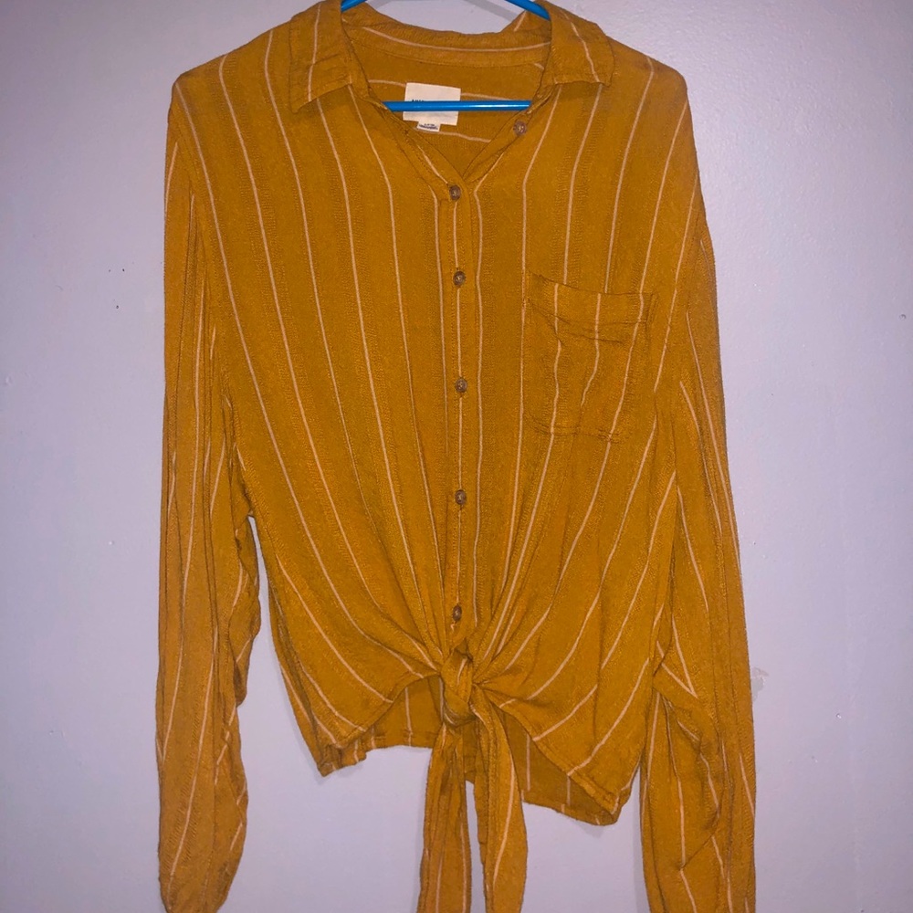 American Eagle Button Up